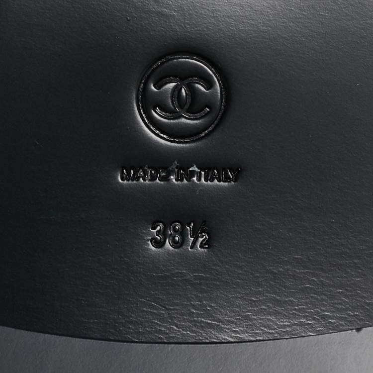 مملوكة مسبقًا Chanel Black Calf Leather Knee Length Boots Size 38.5