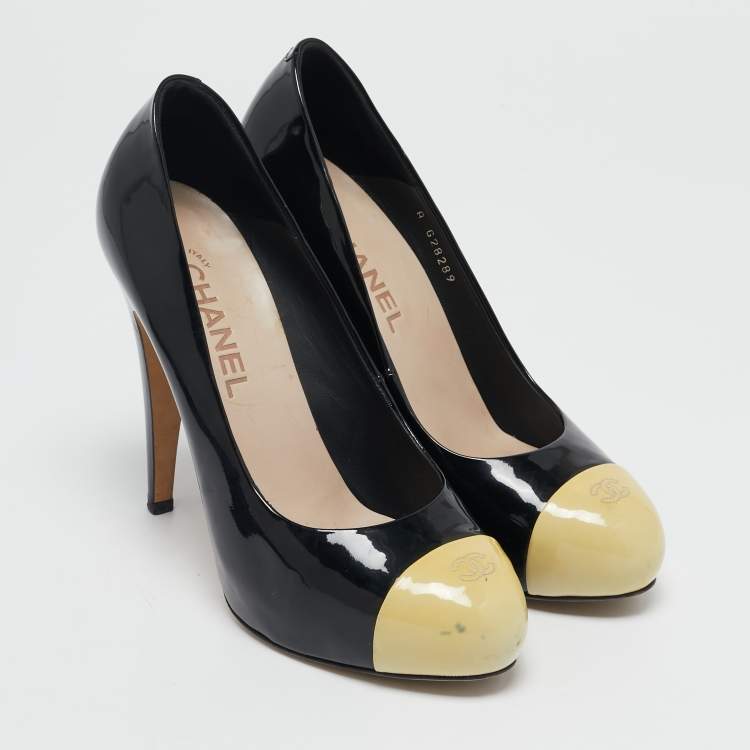 Pre Owned Chanel Black/Cream Patent CC Cap Toe Pumps Size 39