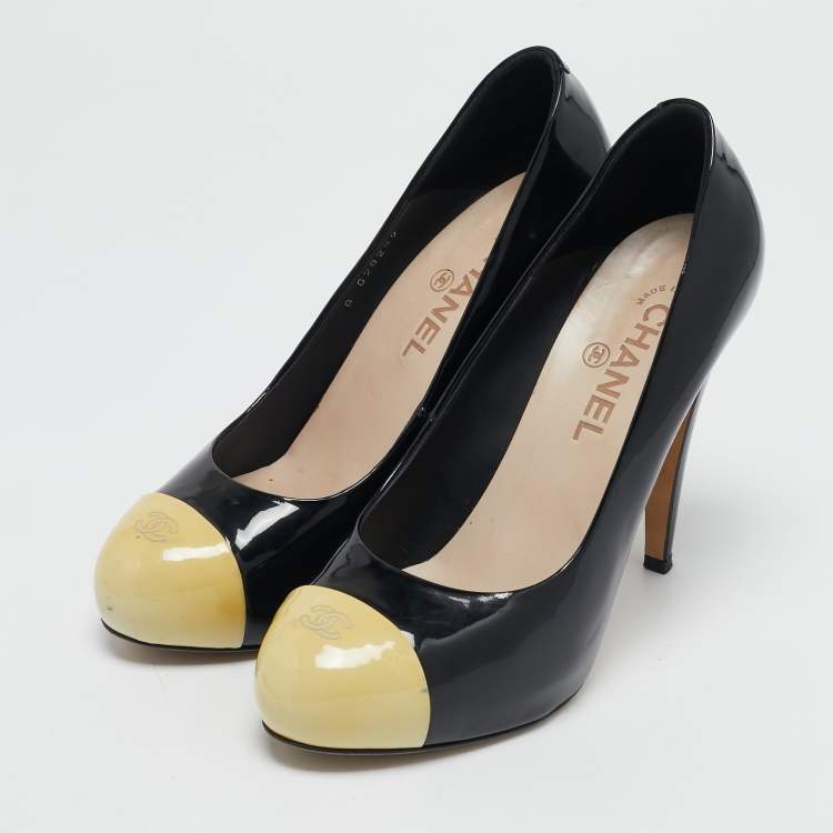 Pre Owned Chanel Black/Cream Patent CC Cap Toe Pumps Size 39