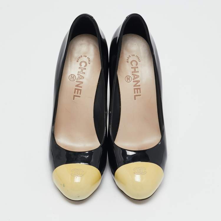 Pre Owned Chanel Black/Cream Patent CC Cap Toe Pumps Size 39