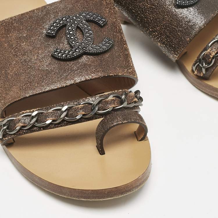 Pre Owned Chanel Brown Textured Leather Chain Link CC Toe Ring Slides Size 36