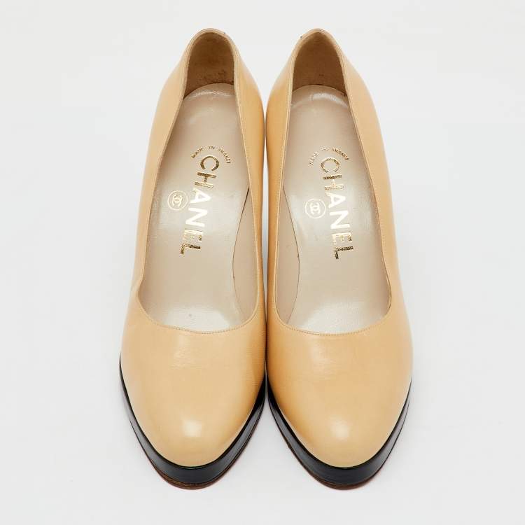 Pre Owned Chanel Cream Leather Vintage Round Toe Pumps Size 37.5