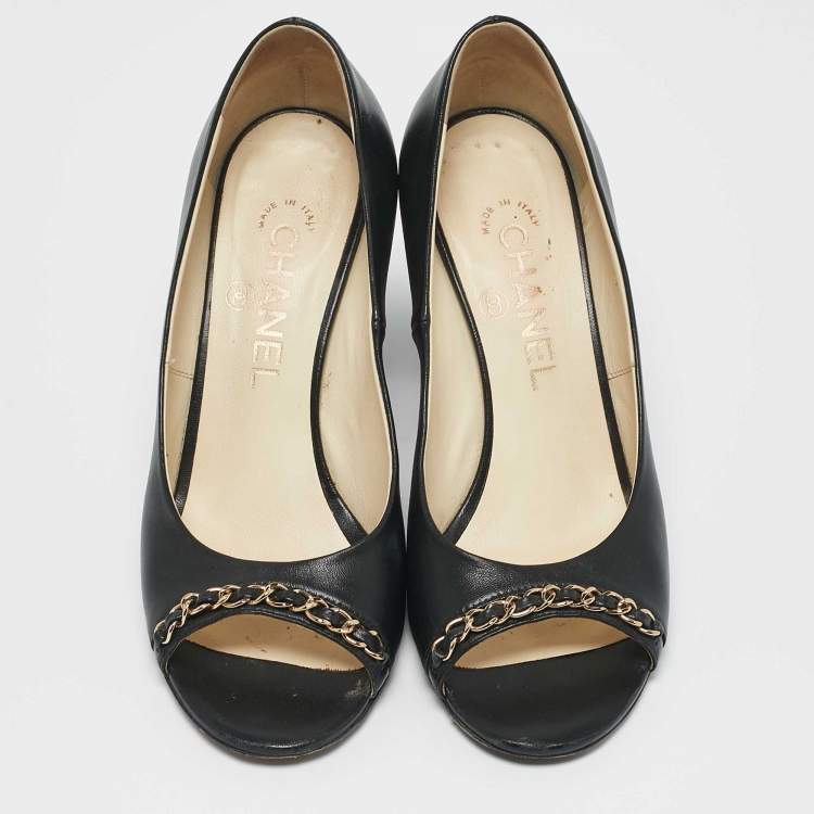 مملوكة مسبقًا Chanel Black Leather Chain Trim Peep Toe Block Heel  Pumps Size 37 