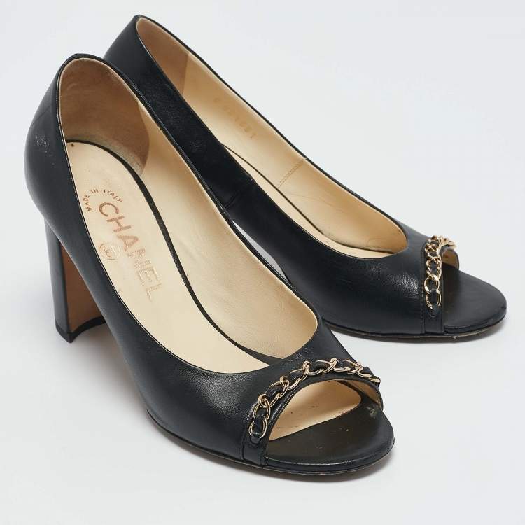 مملوكة مسبقًا Chanel Black Leather Chain Trim Peep Toe Block Heel  Pumps Size 37 