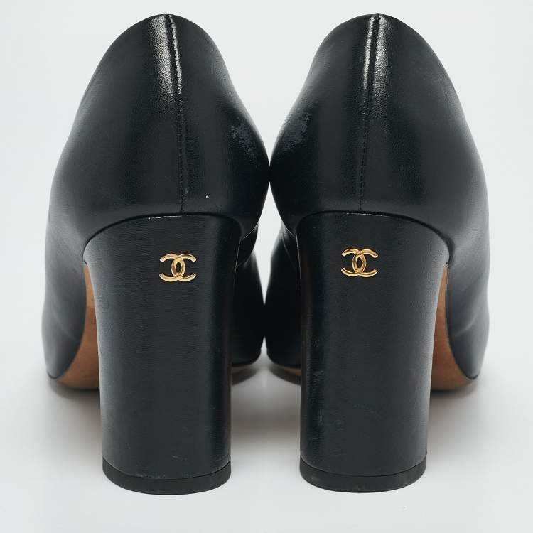 مملوكة مسبقًا Chanel Black Leather Chain Trim Peep Toe Block Heel  Pumps Size 37 