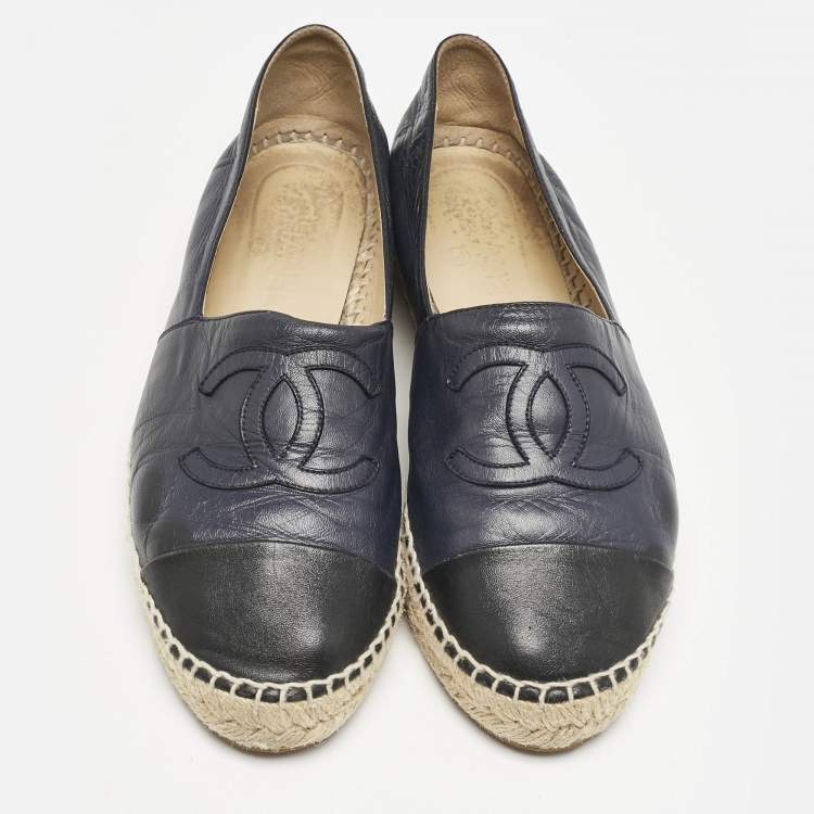 Pre Owned Chanel Black/Navy Blue Leather CC Cap Toe Espadrille Flats Size 40