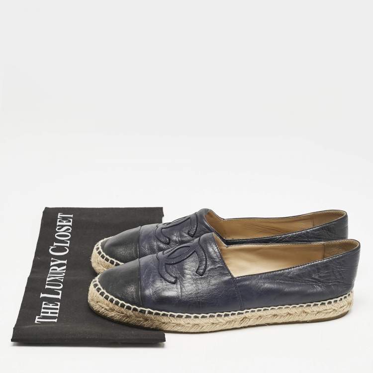 Pre Owned Chanel Black/Navy Blue Leather CC Cap Toe Espadrille Flats Size 40