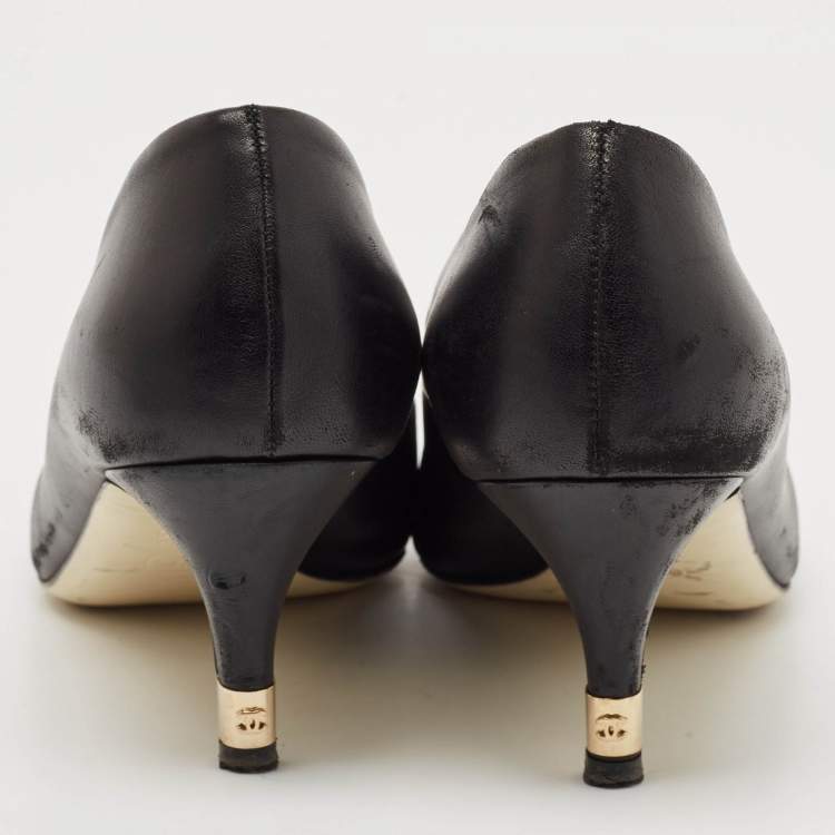 Pre Owned Chanel Black Leather Cap Toe Pumps Size 38.5