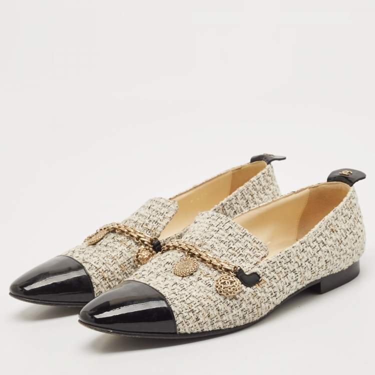 Pre Owned Chanel Black/Cream Tweed and Patent Charm Embellished Loafers Size 38.5