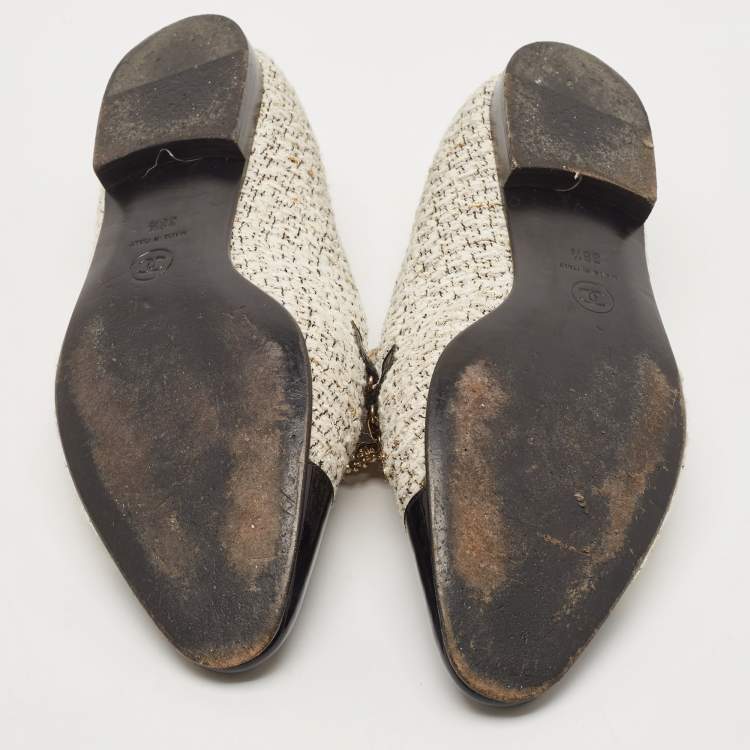 Pre Owned Chanel Black/Cream Tweed and Patent Charm Embellished Loafers Size 38.5