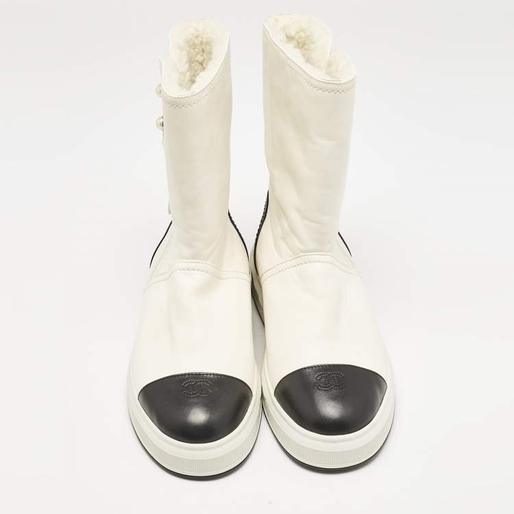 Pre Owned Chanel Off White/Black Leather CC Snow Boots Size 41