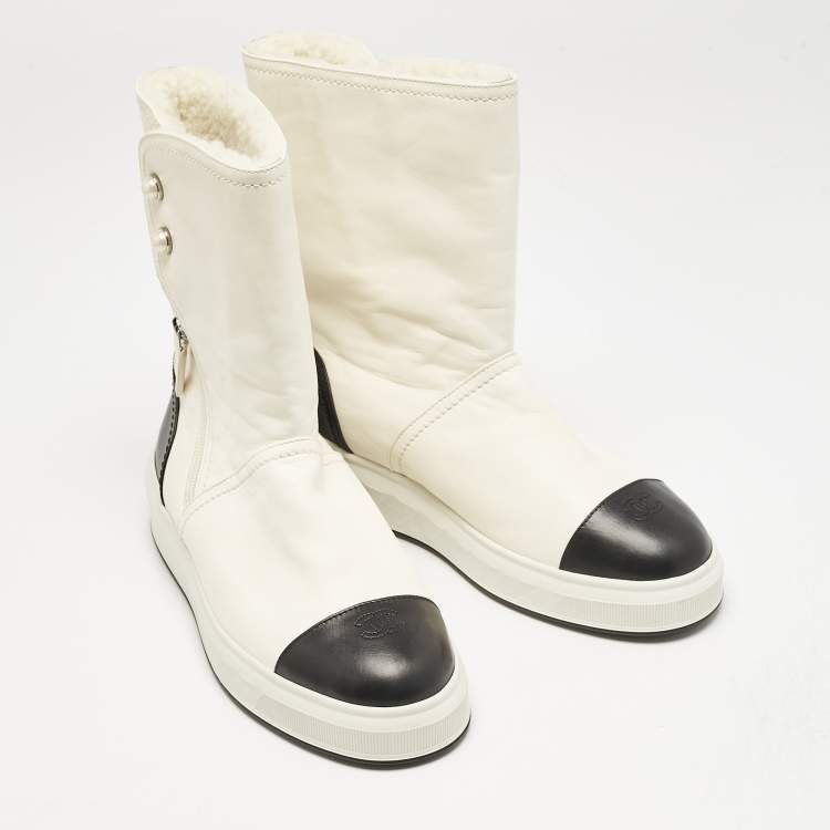 Pre Owned Chanel Off White/Black Leather CC Snow Boots Size 41