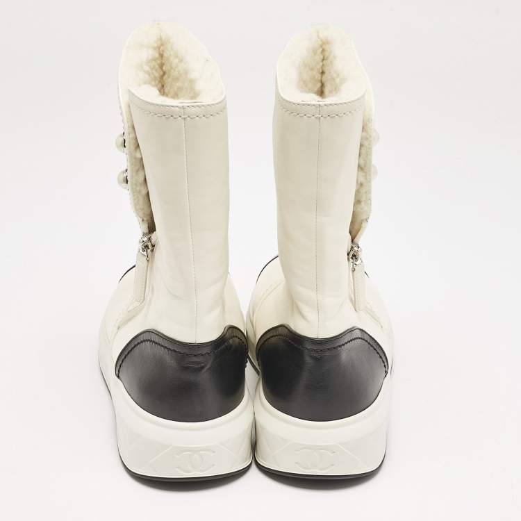 Pre Owned Chanel Off White/Black Leather CC Snow Boots Size 41