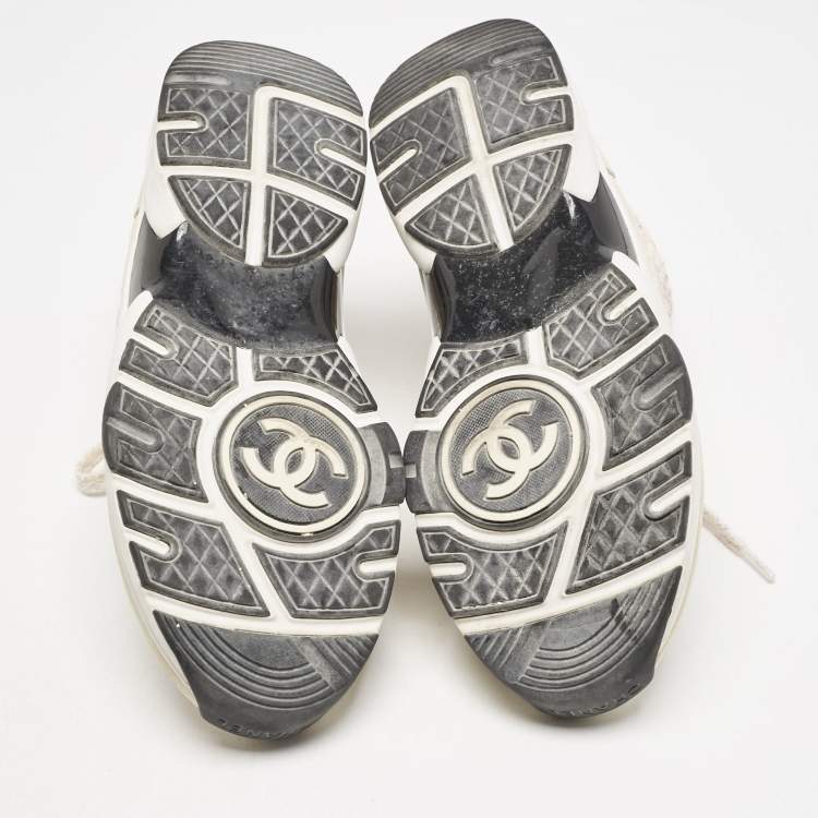 Pre Owned Chanel Cream/Pink Tweed and Leather CC Low Top Sneakers Size 36.5