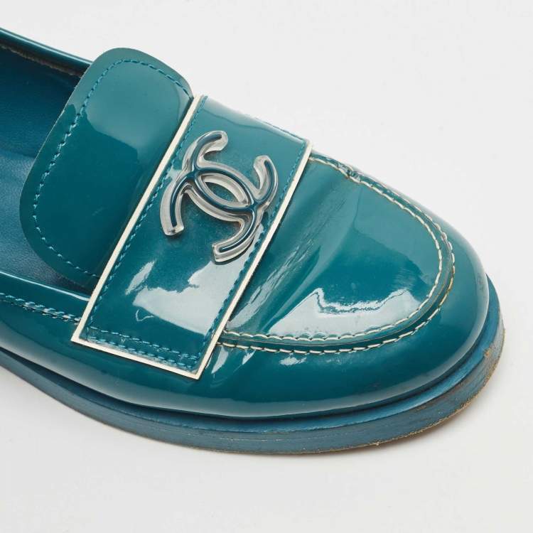 Pre Owned Chanel Teal Green Patent Leather CC Slip On Loafers Size 38.5