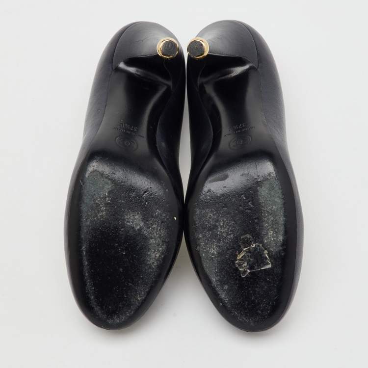 Pre Owned Chanel Black/Gold Leather CC Camelia Round Toe Pumps Size 37.5