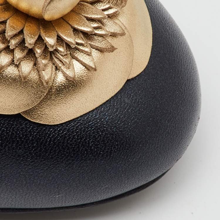 Pre Owned Chanel Black/Gold Leather CC Camelia Round Toe Pumps Size 37.5