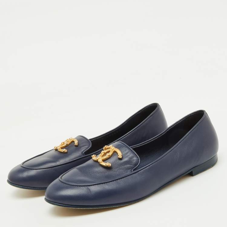 Pre Owned Chanel Navy Blue Leather CC Logo Slip On Loafers Size 40