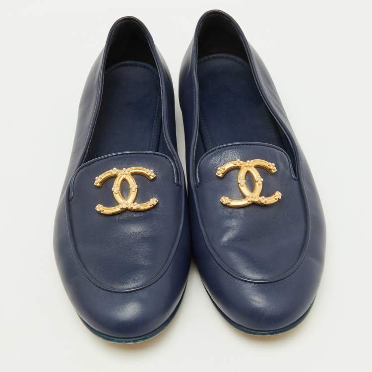 Pre Owned Chanel Navy Blue Leather CC Logo Slip On Loafers Size 40