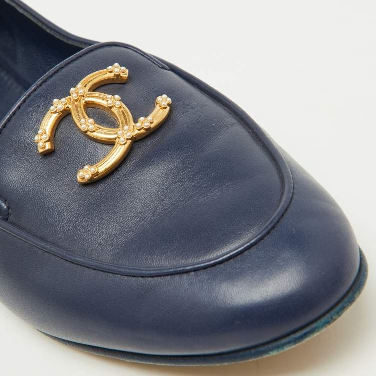 Pre Owned Chanel Navy Blue Leather CC Logo Slip On Loafers Size 40