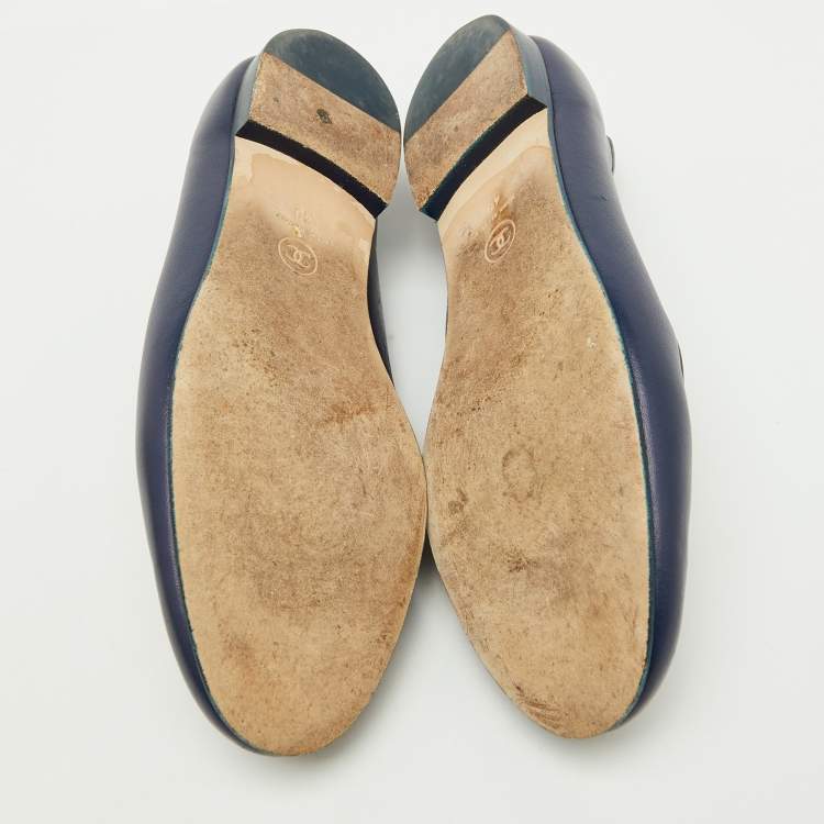 Pre Owned Chanel Navy Blue Leather CC Logo Slip On Loafers Size 40