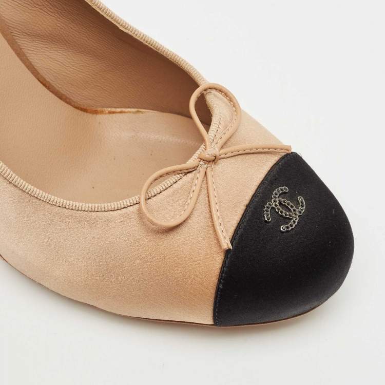 Pre Owned Chanel Beige/Black Satin CC Slingback Pumps Size 39.5