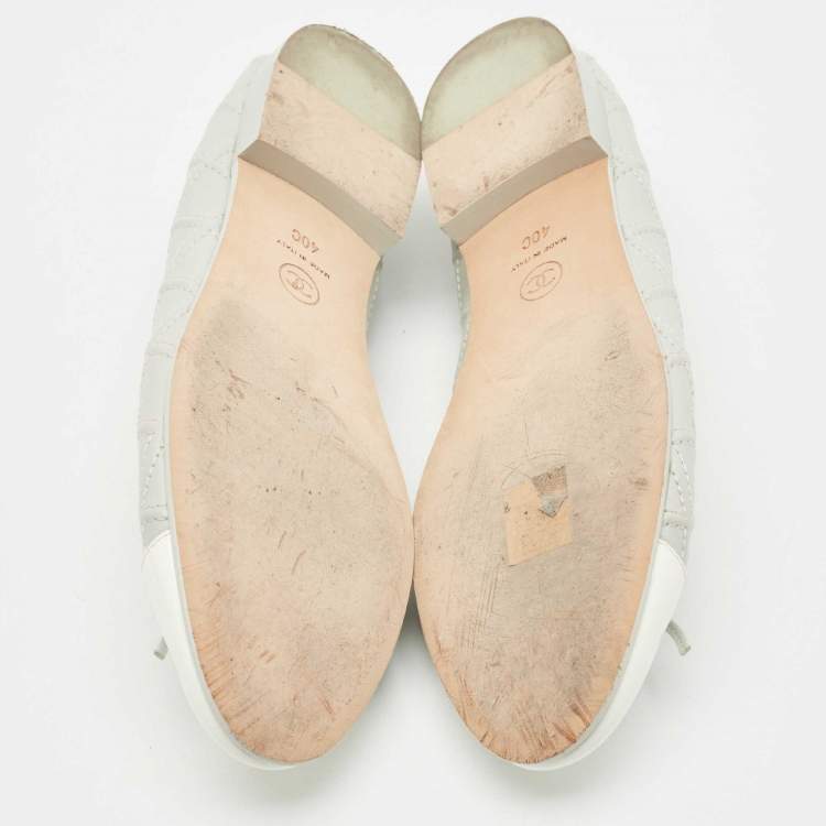 Pre Owned Chanel Grey/White Quilted Caviar Leather CC Ballet Flats Size 40