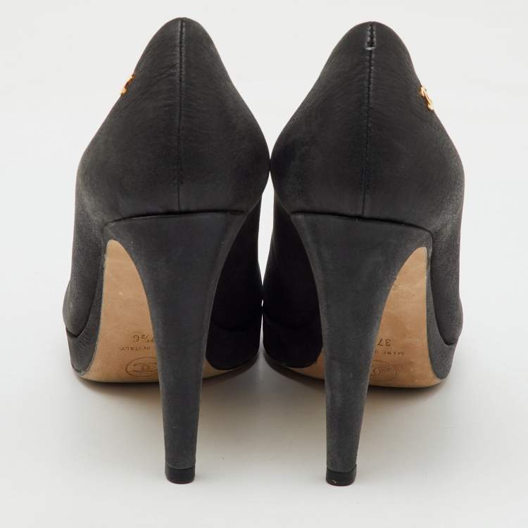 Pre Owned Chanel Black/Beige Nubuck Leather CC Cap Toe Platform Pumps Size 37.5