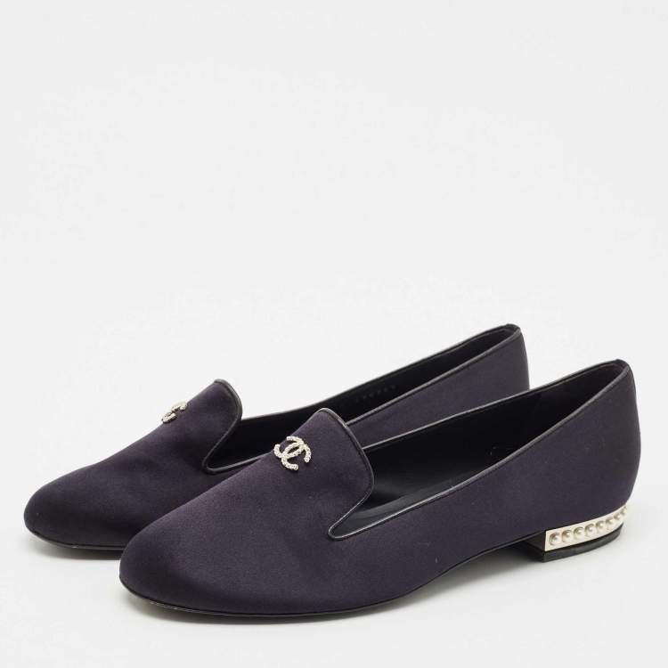 Pre Owned Chanel Navy Blue Satin CC Pearl Embellished Smoking Slippers Size 40