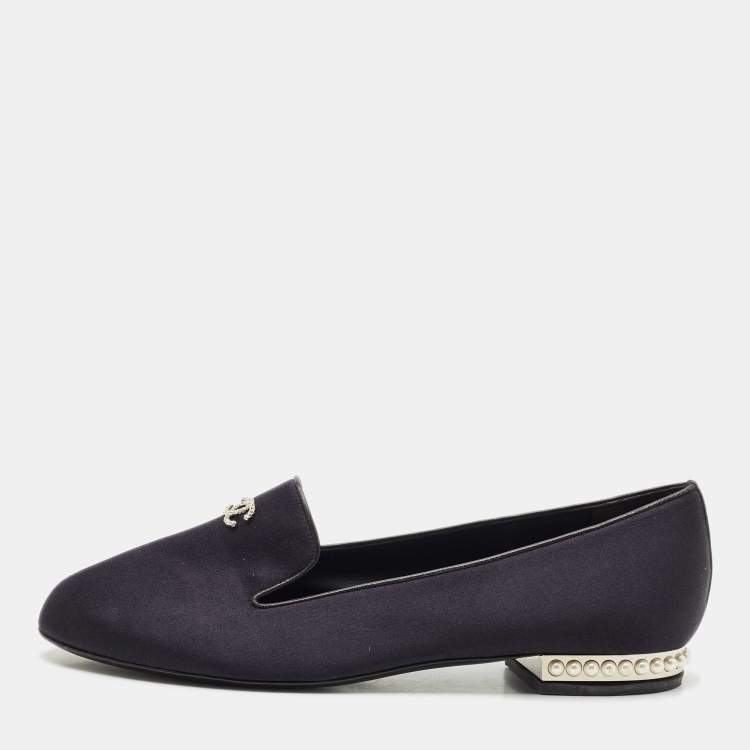 Pre Owned Chanel Navy Blue Satin CC Pearl Embellished Smoking Slippers Size 40
