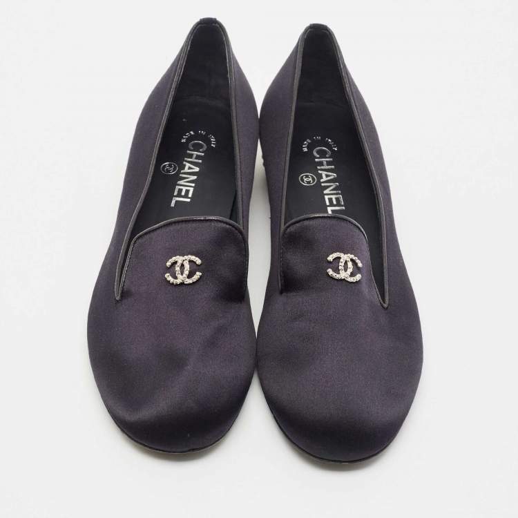Pre Owned Chanel Navy Blue Satin CC Pearl Embellished Smoking Slippers Size 40
