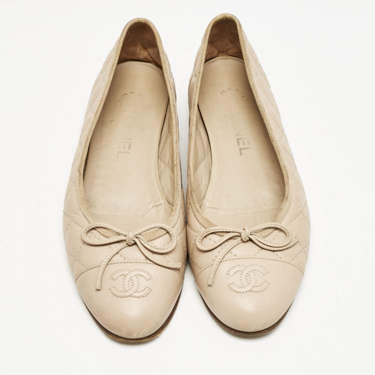 Pre Owned Chanel Beige Quilted Leather CC Bow Ballet Flats Size 37.5