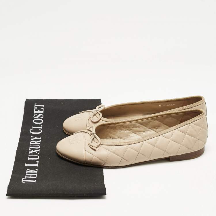Pre Owned Chanel Beige Quilted Leather CC Bow Ballet Flats Size 37.5
