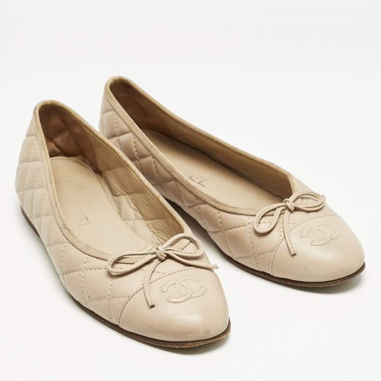 Pre Owned Chanel Beige Quilted Leather CC Bow Ballet Flats Size 37.5