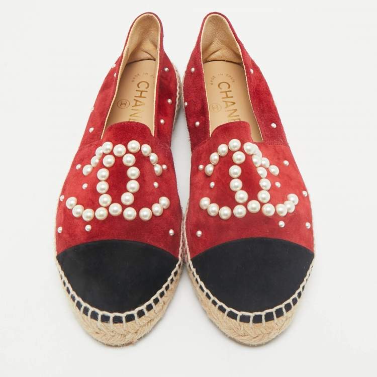 Pre Owned Chanel Red/Black Suede Faux Pearl CC Cap Toe Espadrille Flats Size 36