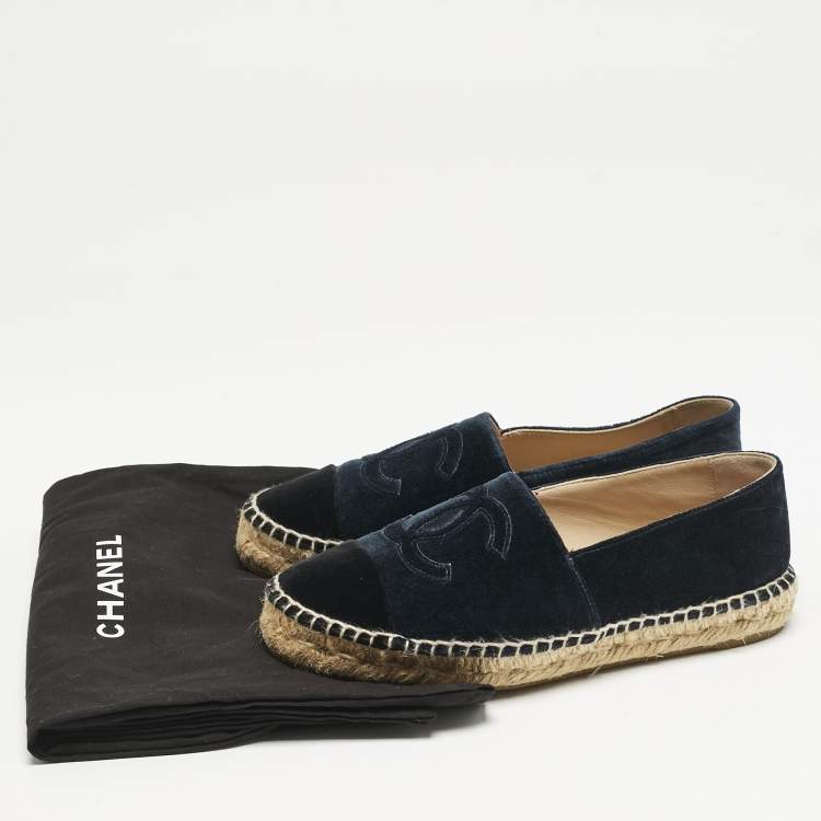 Pre Owned Chanel Navy Blue/Black Velvet CC Cap Toe Espadrille Flats Size 37