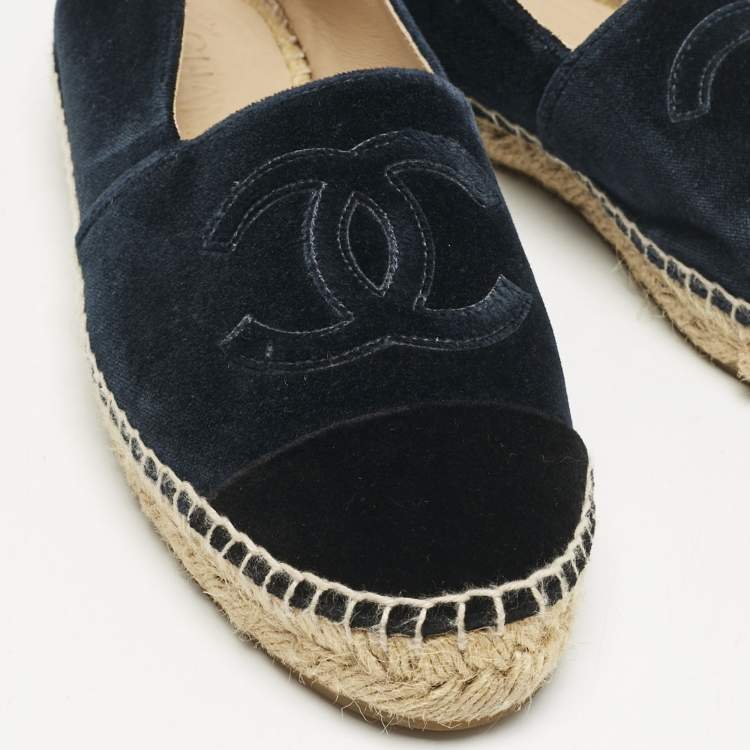 Pre Owned Chanel Navy Blue/Black Velvet CC Cap Toe Espadrille Flats Size 37