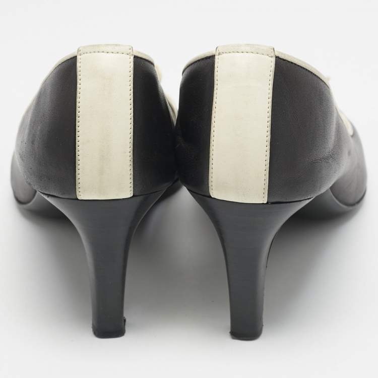 Pre Owned Chanel Black/White Leather Bow CC Cap Toe Pumps Size 37.5