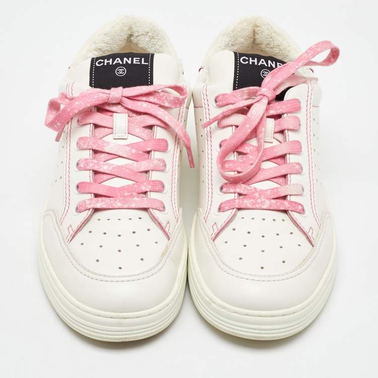 Pre Owned Chanel White Perforated Leather 21P Logo Low Top Sneakers Size 41.5