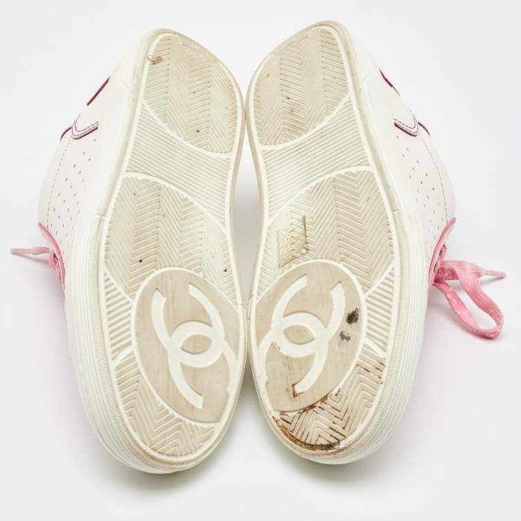 Pre Owned Chanel White Perforated Leather 21P Logo Low Top Sneakers Size 41.5