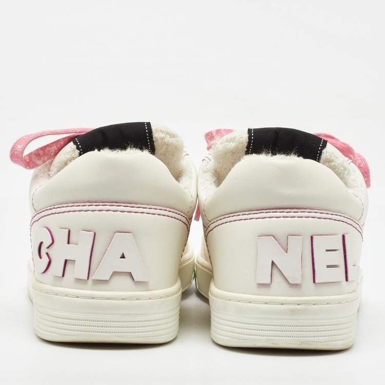 Pre Owned Chanel White Perforated Leather 21P Logo Low Top Sneakers Size 41.5