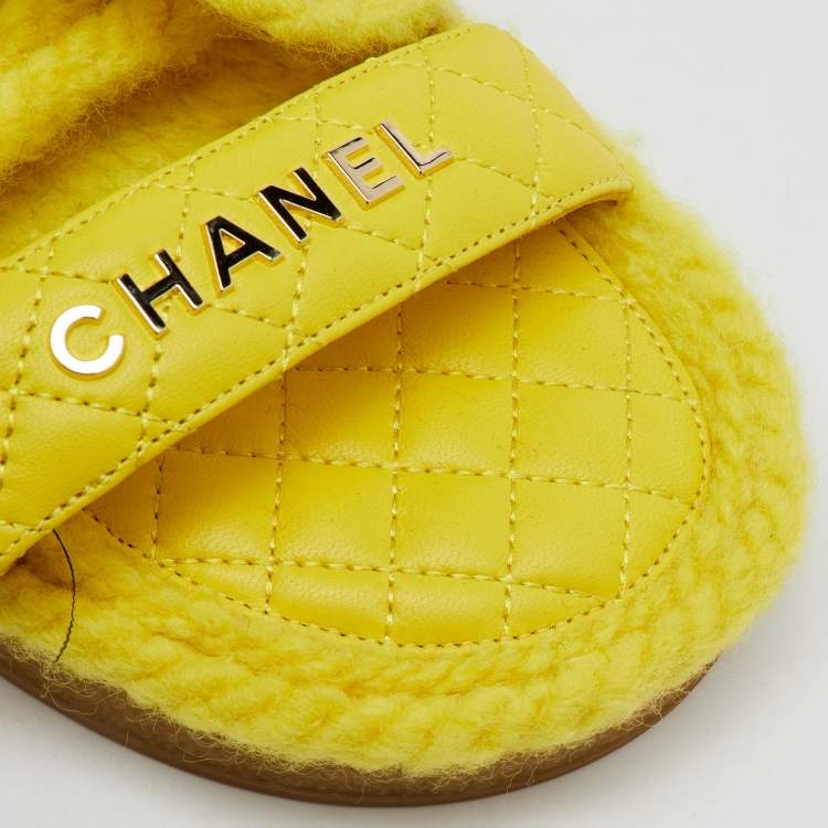 Pre Owned Chanel Yellow Leather CC Dad Flat Sandals Size 41