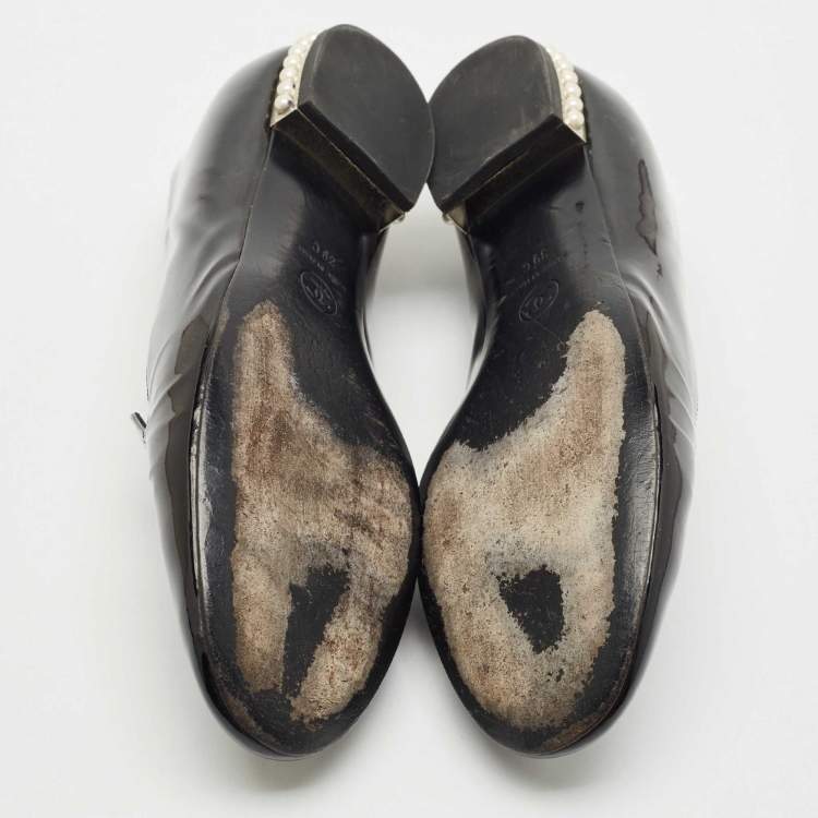 Pre Owned Chanel Black Patent Leather CC Pearl Embellished Ballet Flats Size 39