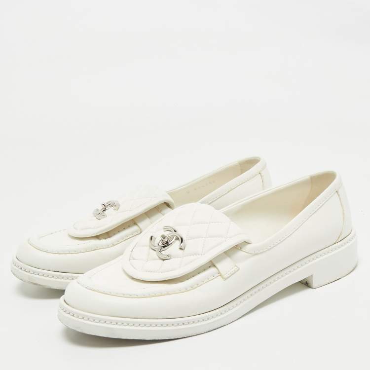 Pre Owned Chanel White Quilted Leather CC Flap Turnlock Loafers Size 41