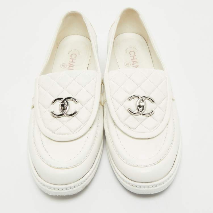 Pre Owned Chanel White Quilted Leather CC Flap Turnlock Loafers Size 41