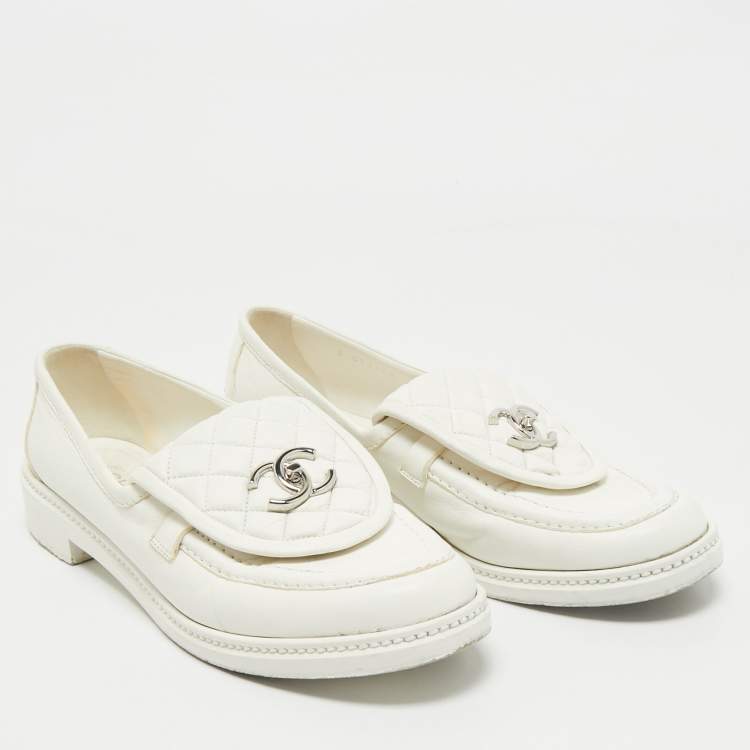Pre Owned Chanel White Quilted Leather CC Flap Turnlock Loafers Size 41