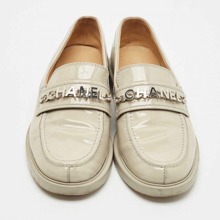 Pre Owned Chanel  Grey Patent Leather Interlocking CC Logo Slip On Loafers Size 38.5
