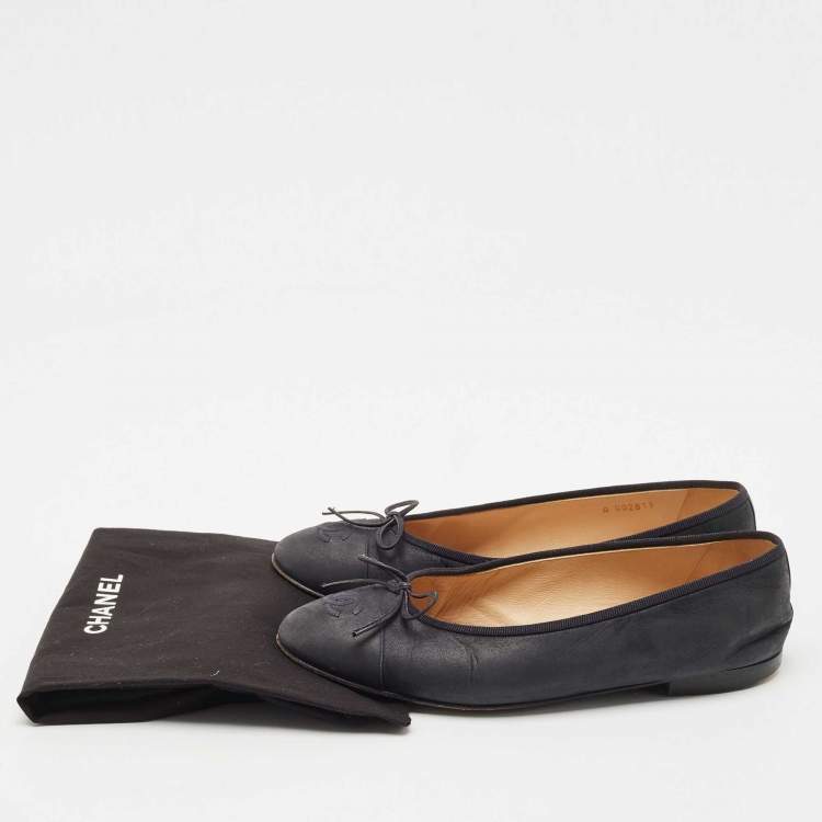 Pre Owned Chanel Navy Blue Leather CC Cap Toe Bow Ballet Flats Size 39