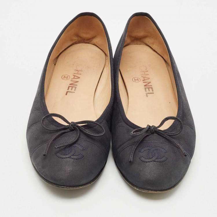 Pre Owned Chanel Navy Blue Leather CC Cap Toe Bow Ballet Flats Size 39