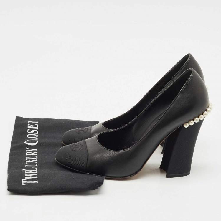 Pre Owned Chanel Black Leather and Fabric CC Cap Toe Pearl Block Heel Pumps Size 39